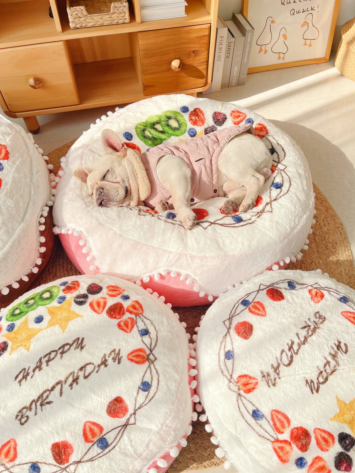 Removable and Washable Dog Mat Cute Cake Kennel Thickened Jarre Aero Bull Kennel Pet Sofa for Cats and Dogs Pet Bed Autumn